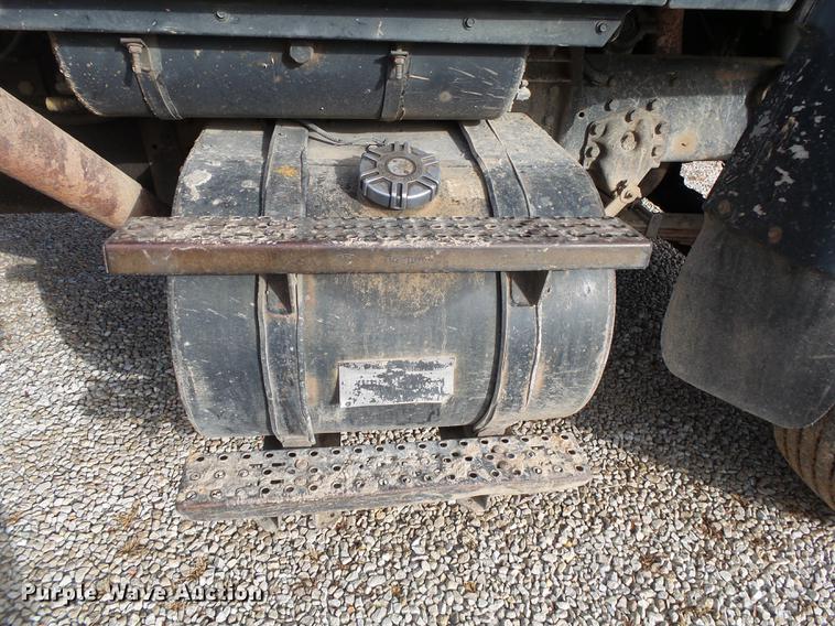 image for item DB7310 1996 Ford LT8000 dump truck