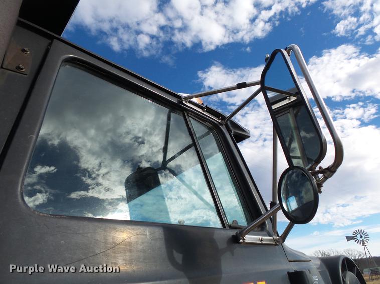 image for item DB7310 1996 Ford LT8000 dump truck