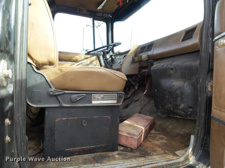 image for item DB7310 1996 Ford LT8000 dump truck