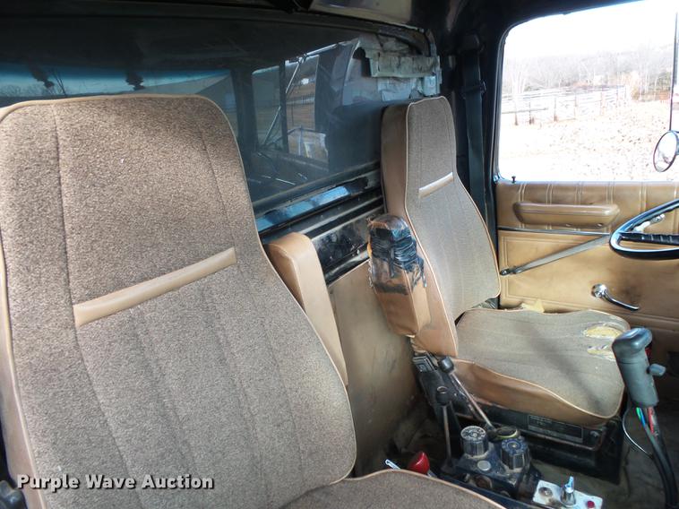 image for item DB7310 1996 Ford LT8000 dump truck