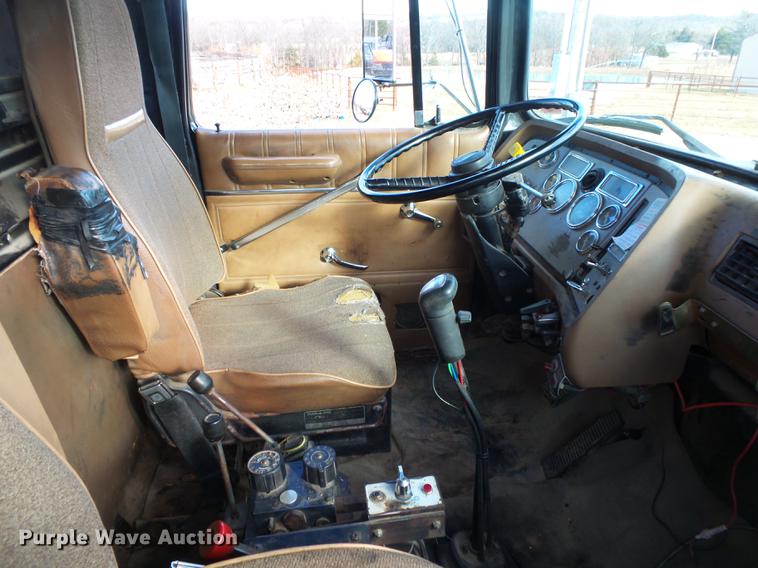 image for item DB7310 1996 Ford LT8000 dump truck