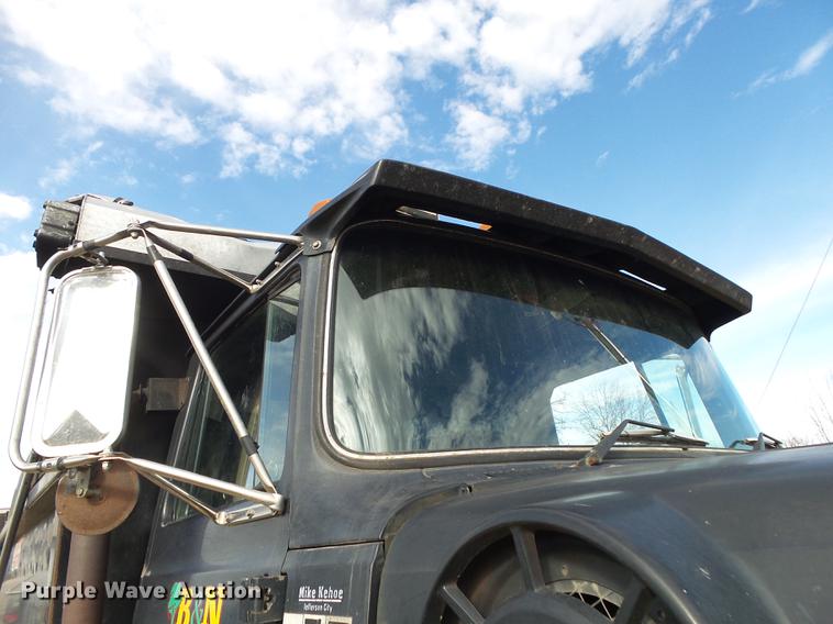 image for item DB7310 1996 Ford LT8000 dump truck