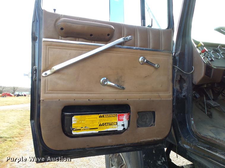 image for item DB7310 1996 Ford LT8000 dump truck