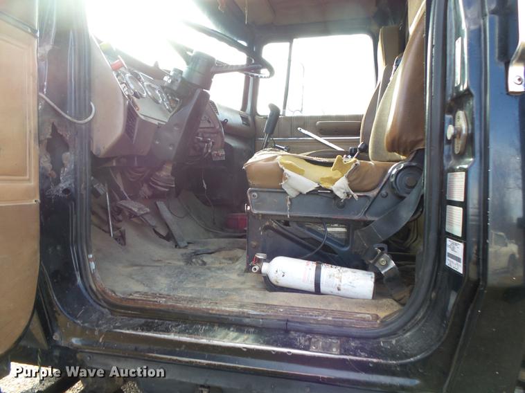 image for item DB7310 1996 Ford LT8000 dump truck