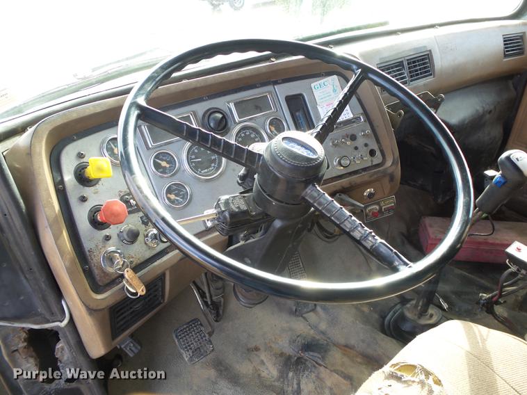 image for item DB7310 1996 Ford LT8000 dump truck