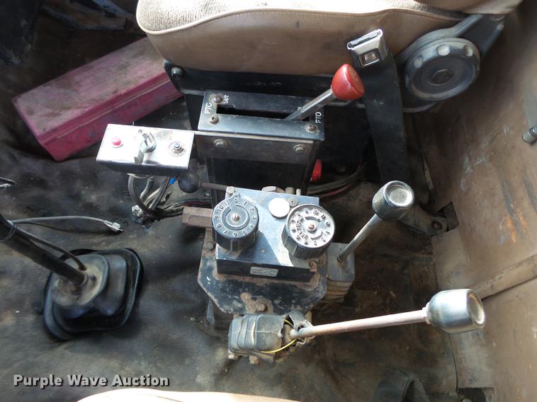 image for item DB7310 1996 Ford LT8000 dump truck