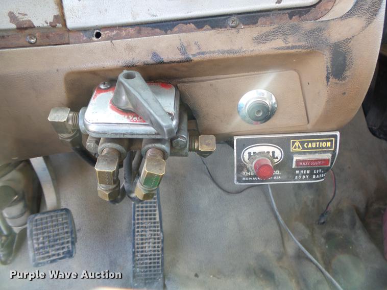 image for item DB7310 1996 Ford LT8000 dump truck