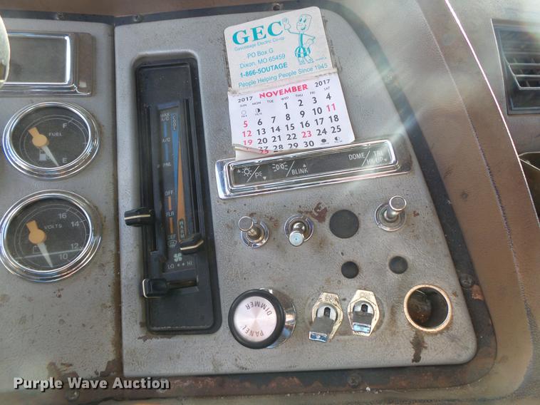 image for item DB7310 1996 Ford LT8000 dump truck