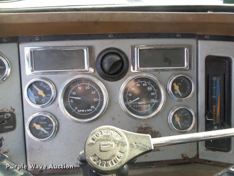 image for item DB7310 1996 Ford LT8000 dump truck