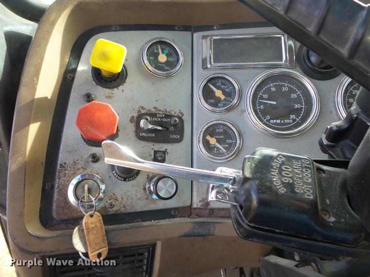 image for item DB7310 1996 Ford LT8000 dump truck