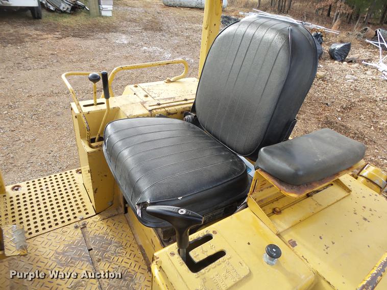 image for item DB7312 1987 Caterpillar D4B dozer