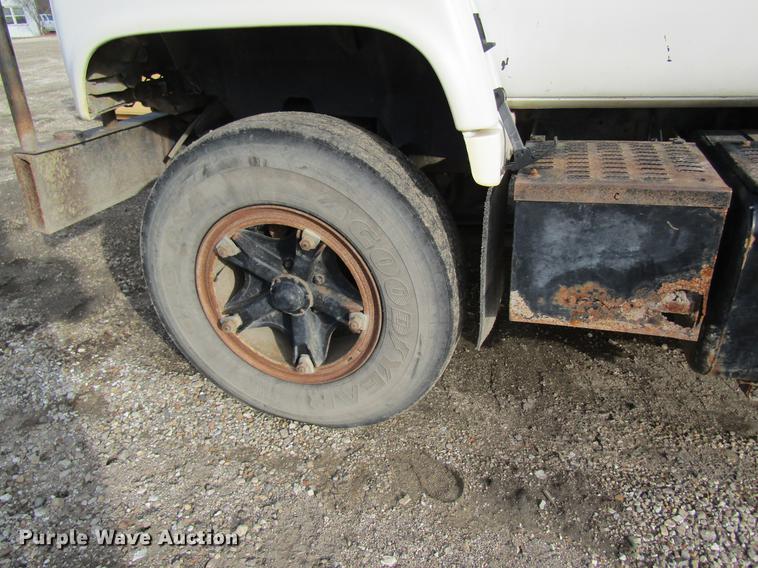 image for item DB9779 1991 GMC TopKick flatbed truck