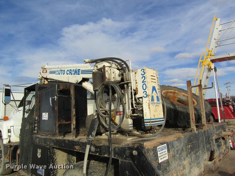 image for item DB9779 1991 GMC TopKick flatbed truck