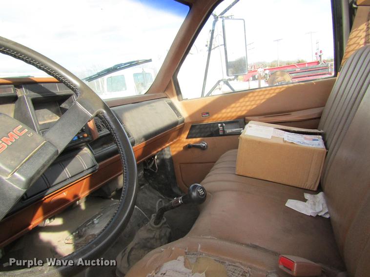 image for item DB9779 1991 GMC TopKick flatbed truck