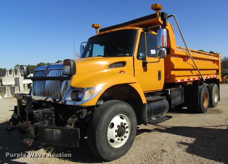 image for item DB9795 2004 International 7400 dump truck