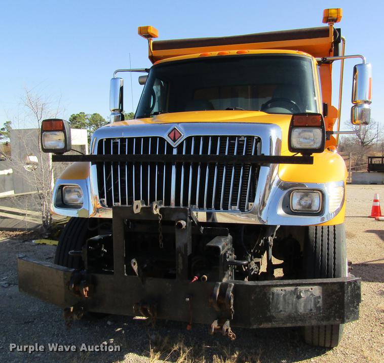 image for item DB9795 2004 International 7400 dump truck