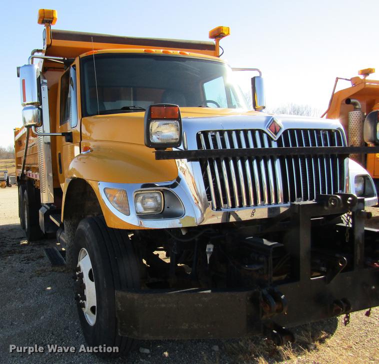 image for item DB9795 2004 International 7400 dump truck
