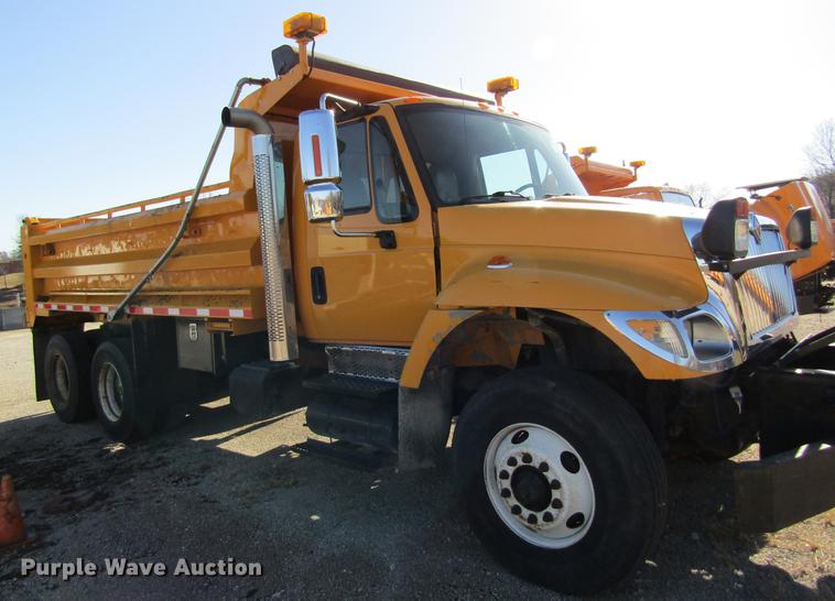 image for item DB9795 2004 International 7400 dump truck