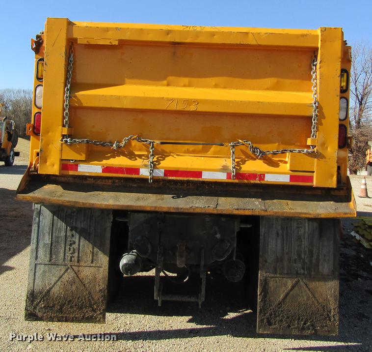 image for item DB9795 2004 International 7400 dump truck