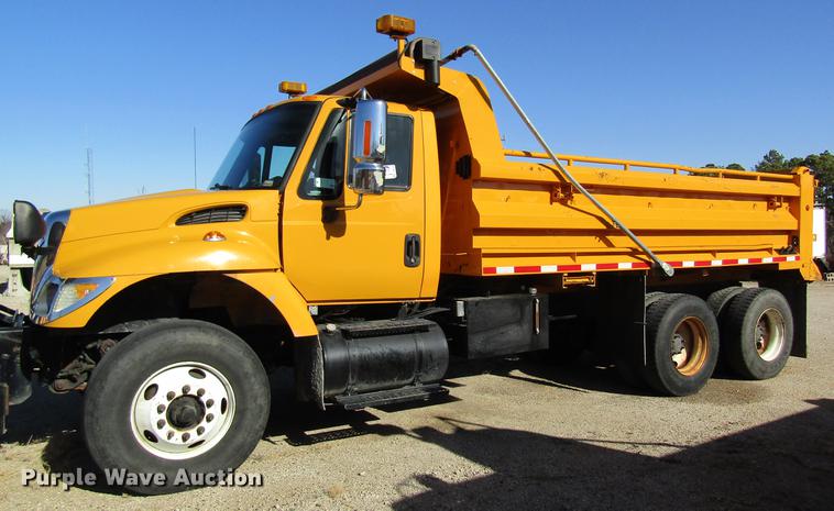 image for item DB9795 2004 International 7400 dump truck