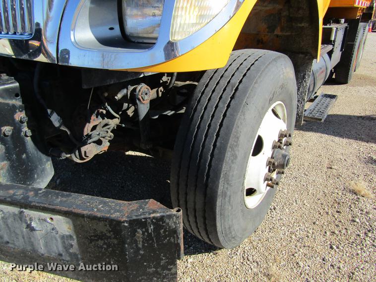 image for item DB9795 2004 International 7400 dump truck