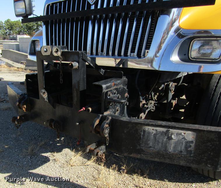 image for item DB9795 2004 International 7400 dump truck