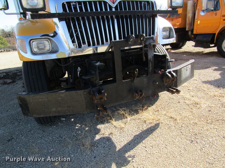 image for item DB9795 2004 International 7400 dump truck