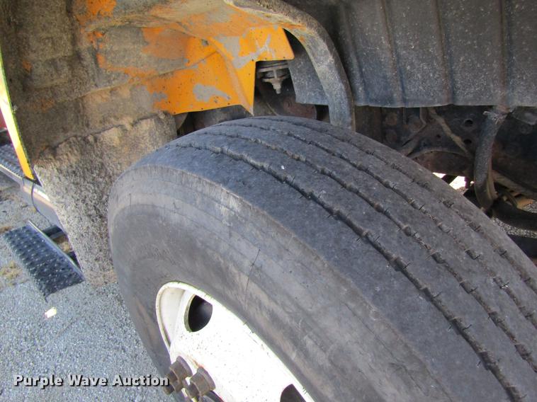 image for item DB9795 2004 International 7400 dump truck