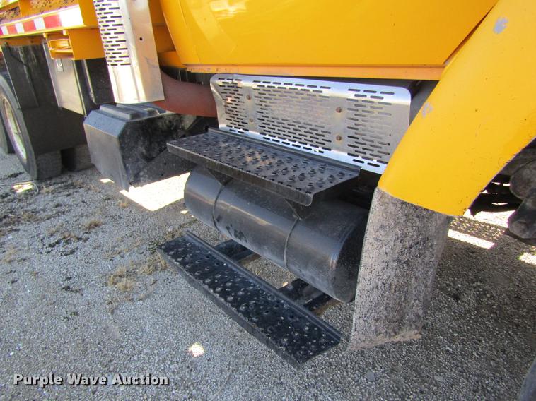 image for item DB9795 2004 International 7400 dump truck