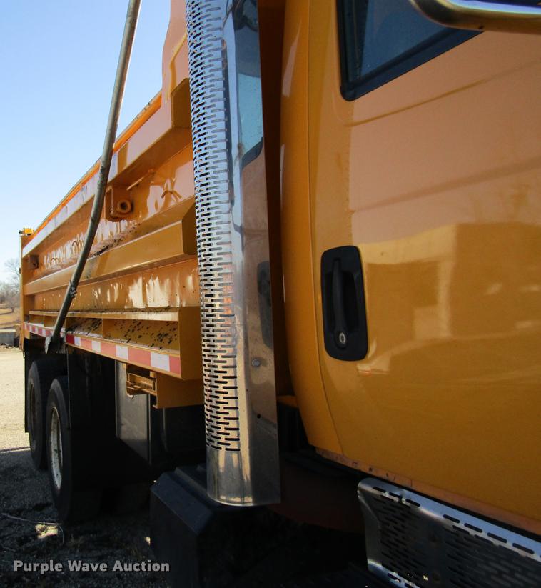 image for item DB9795 2004 International 7400 dump truck