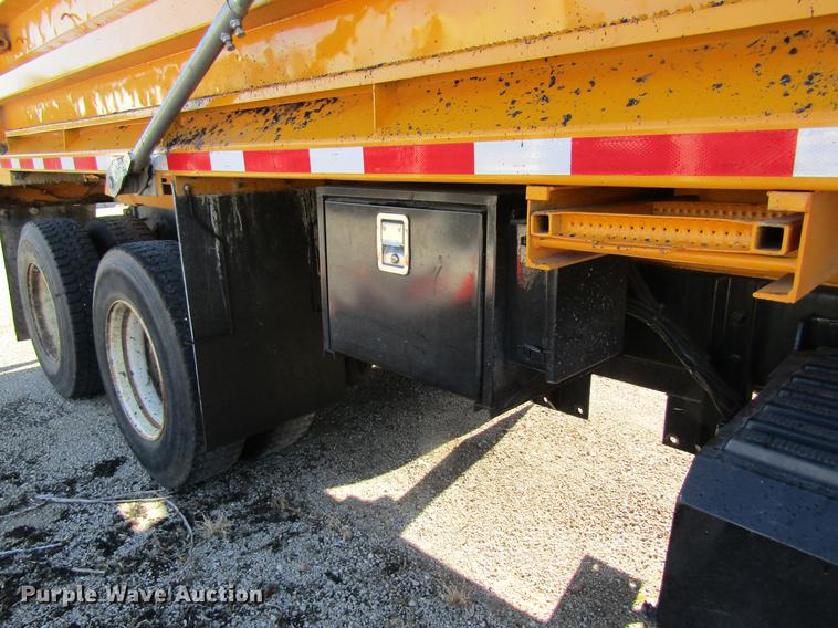 image for item DB9795 2004 International 7400 dump truck