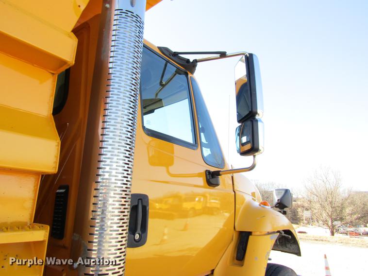 image for item DB9795 2004 International 7400 dump truck