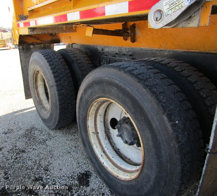 image for item DB9795 2004 International 7400 dump truck