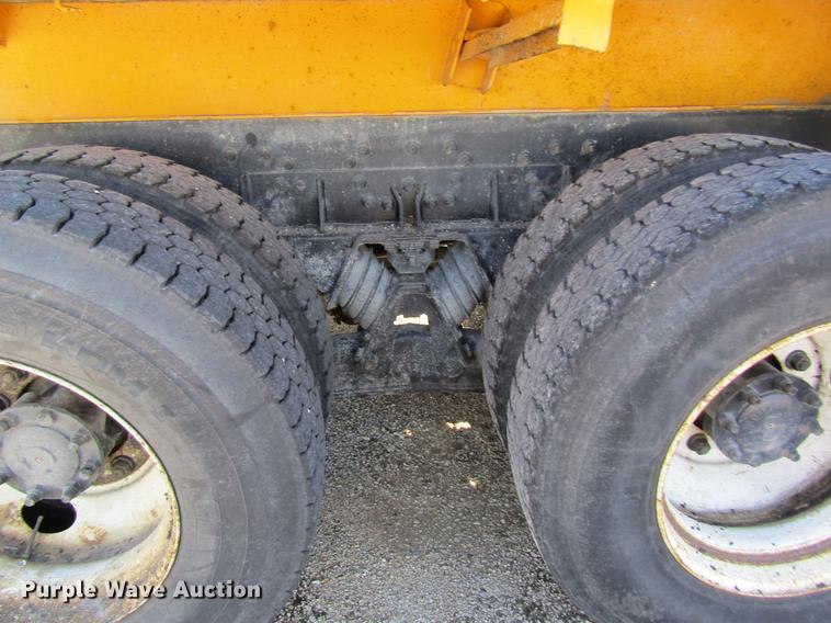 image for item DB9795 2004 International 7400 dump truck