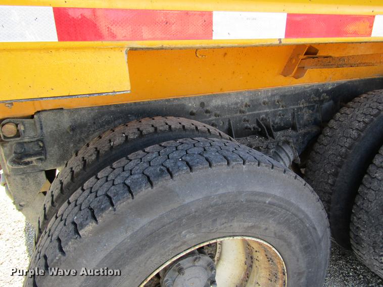 image for item DB9795 2004 International 7400 dump truck