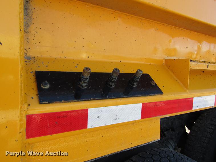 image for item DB9795 2004 International 7400 dump truck