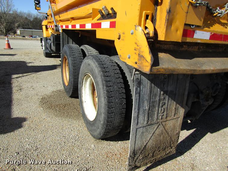 image for item DB9795 2004 International 7400 dump truck