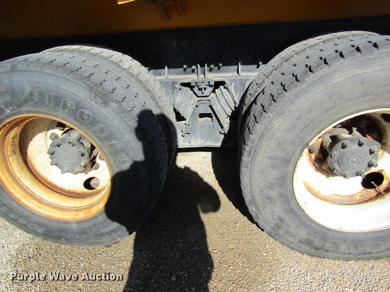 image for item DB9795 2004 International 7400 dump truck