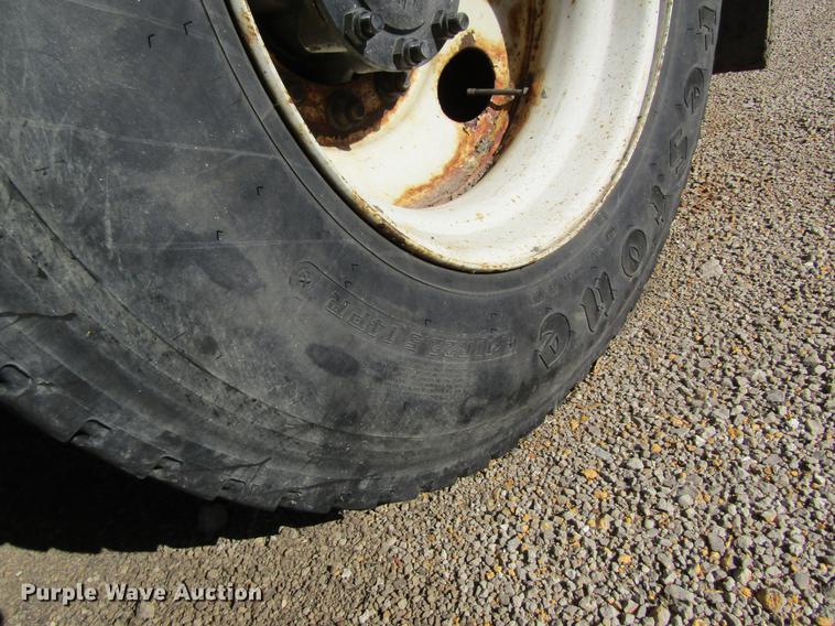 image for item DB9795 2004 International 7400 dump truck