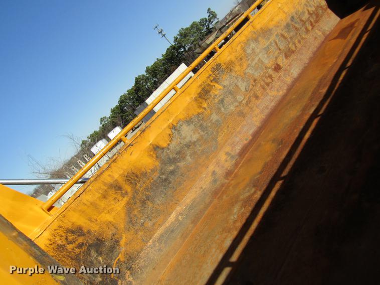 image for item DB9795 2004 International 7400 dump truck