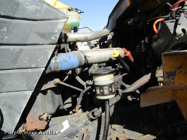 image for item DB9795 2004 International 7400 dump truck