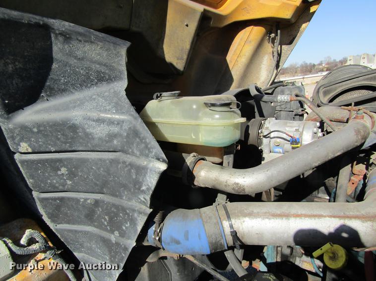 image for item DB9795 2004 International 7400 dump truck