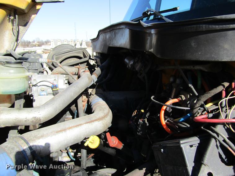 image for item DB9795 2004 International 7400 dump truck