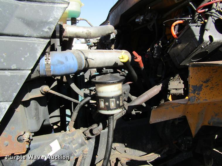 image for item DB9795 2004 International 7400 dump truck