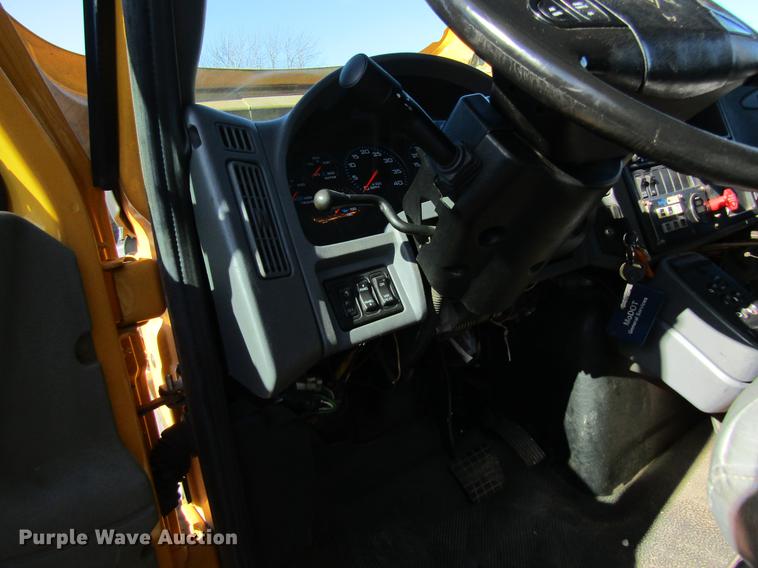 image for item DB9795 2004 International 7400 dump truck