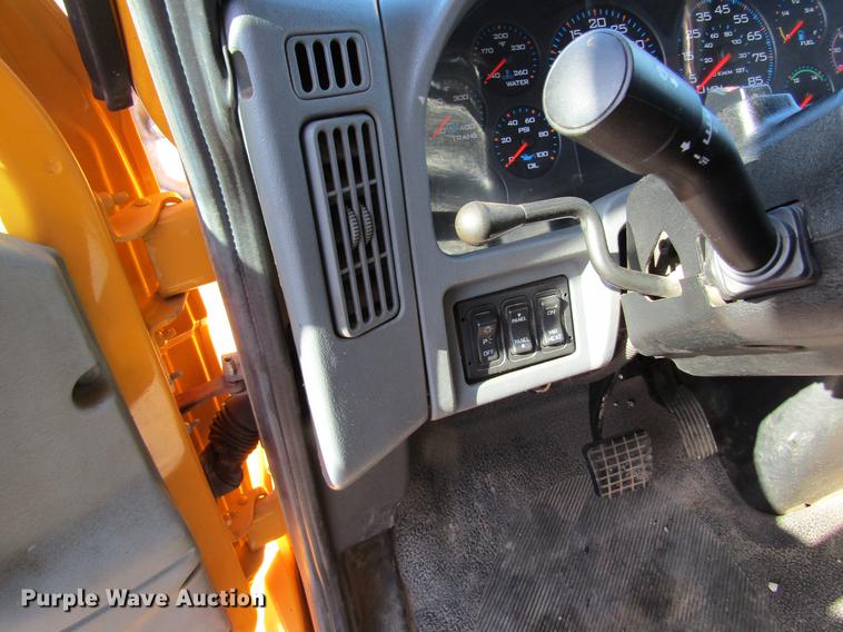 image for item DB9795 2004 International 7400 dump truck