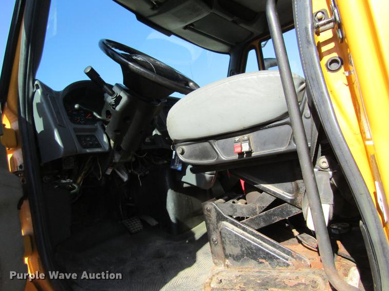 image for item DB9795 2004 International 7400 dump truck