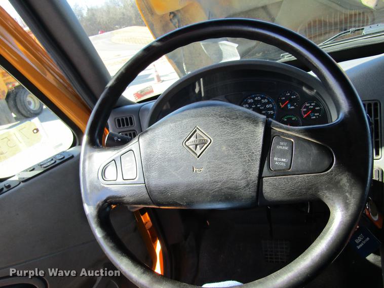 image for item DB9795 2004 International 7400 dump truck