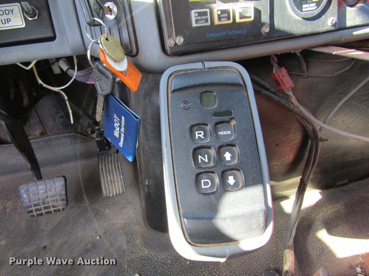 image for item DB9795 2004 International 7400 dump truck