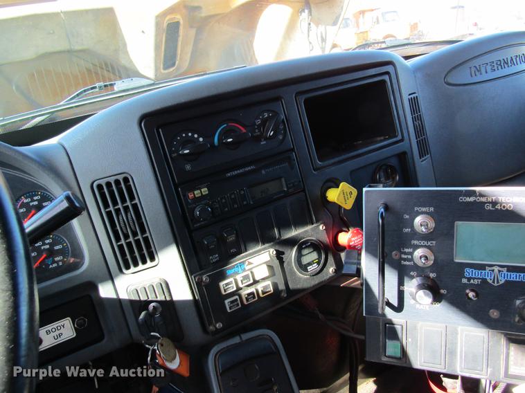 image for item DB9795 2004 International 7400 dump truck